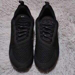 Nike Air Max 270 in black/black